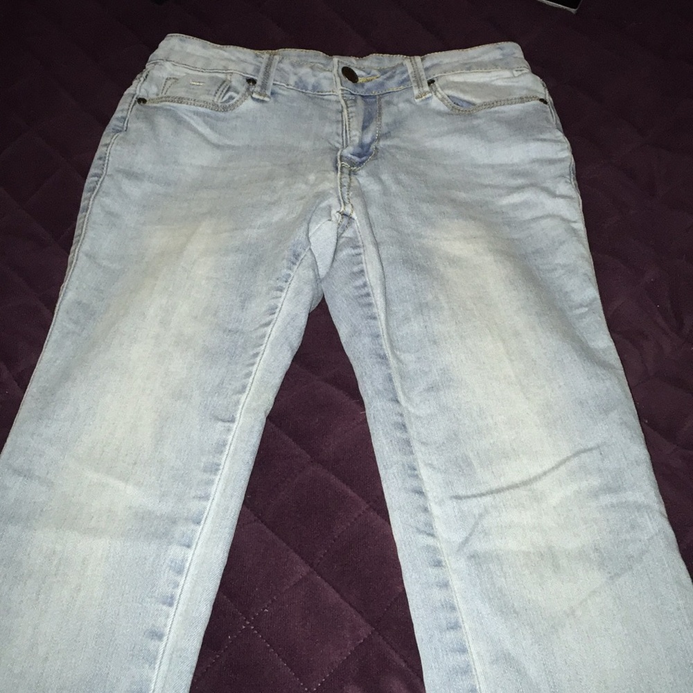 blue light wash skinny jeans